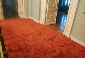 Укладка ковролина и ковровых дорожек на лестницу